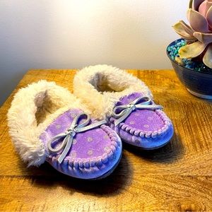 Cat & Jack girl’s size 7/8 slippers. Purple with silver dots and faux fur.